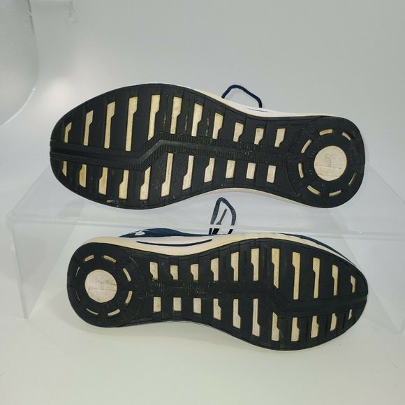 Athletic_Shoes
